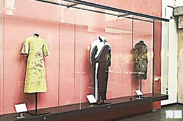 九色丨蝌蚪pony校服引领校园时尚潮流，独特设计受到学生热烈追捧与喜爱