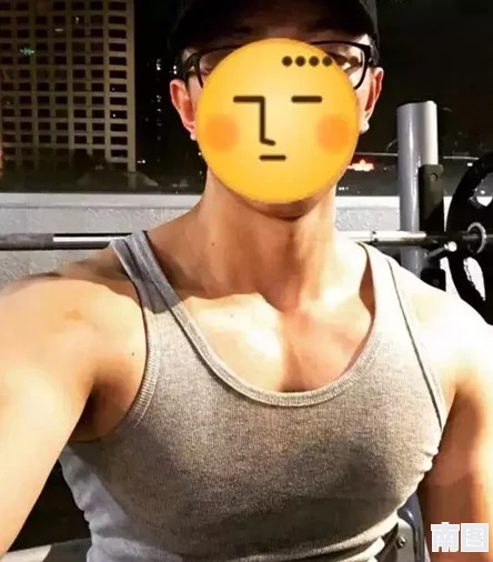 欧美同性Gary猛男：网友热议其健美身材与自信魅力，认为打破了传统审美观念，引发广泛关注和讨论
